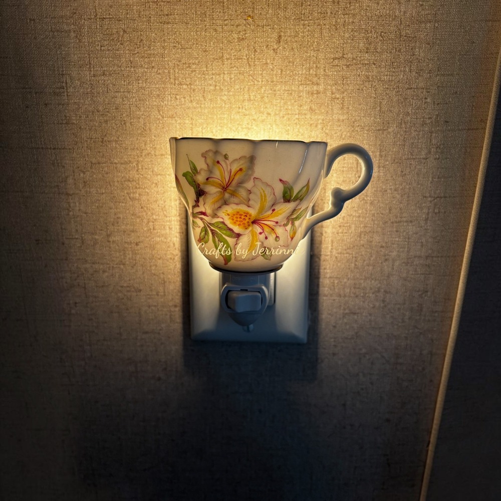 Royal Chelsea Stargazer Lily Handcrafted Tea Cup Night Light
